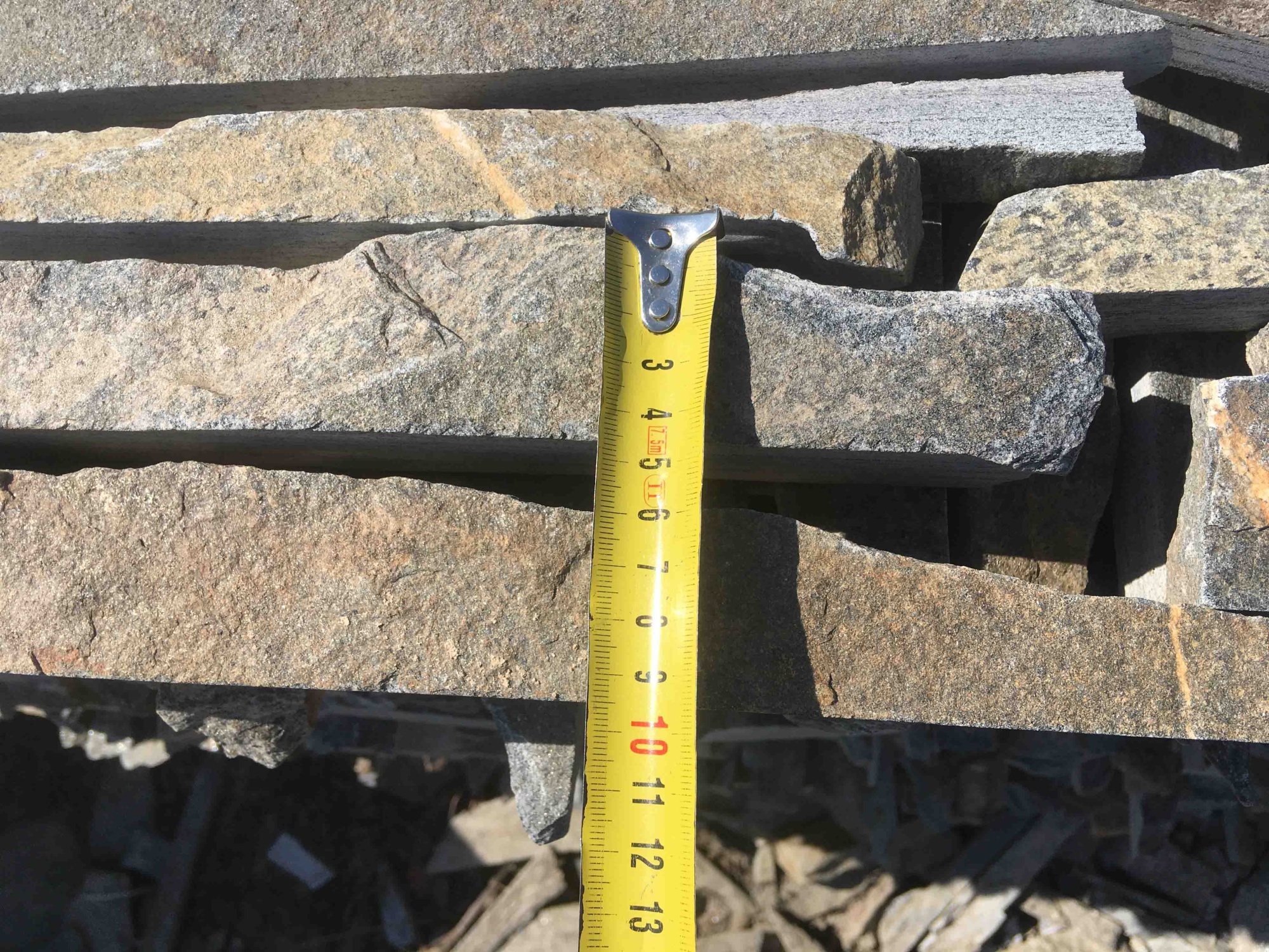 Горбушка златолит мультиколор для облицовки купить в Советском