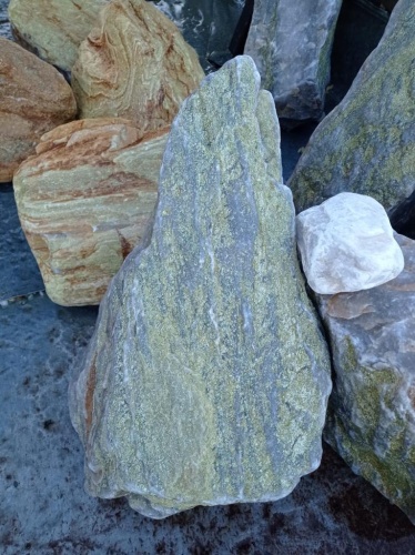 Златолит жёлтый, жёлто-зелёный глыбки и валуны для ланшафтного дизайна купить в Советском