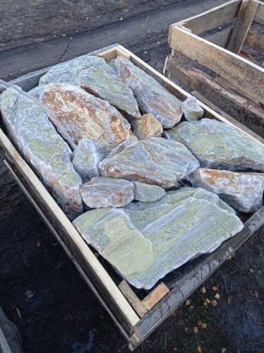 Златолит жёлтый, жёлто-зелёный глыбки и валуны для ланшафтного дизайна купить в Советском