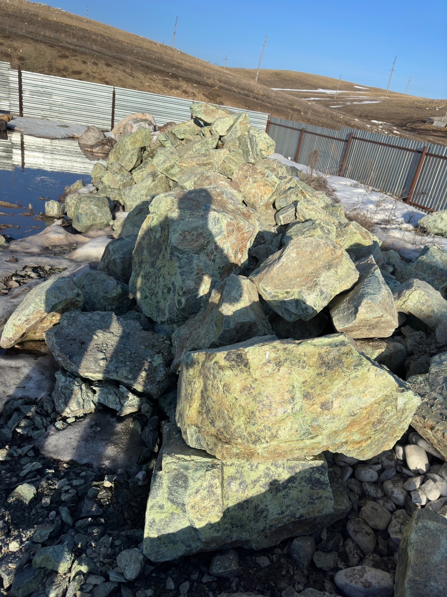 Камни для ландшафтного дизайна зелёные 10-60 килограмм купить в Советском