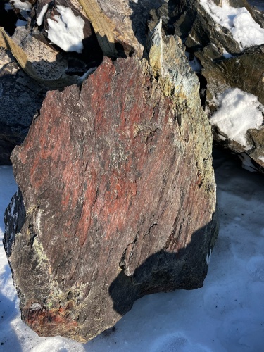 Ландшафтные глыбы красно-фиолетовые 200-1000 килограмм купить в Советском