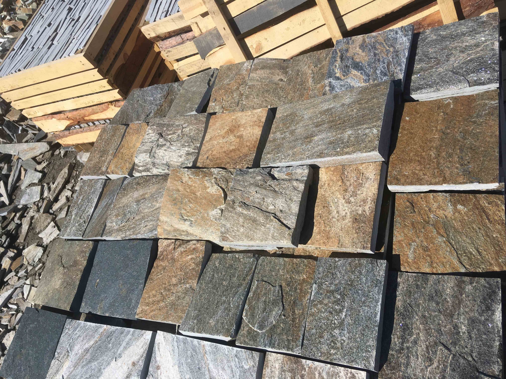 Плитка пилёная златолит Уральский для цоколя, отмостки купить в Советском