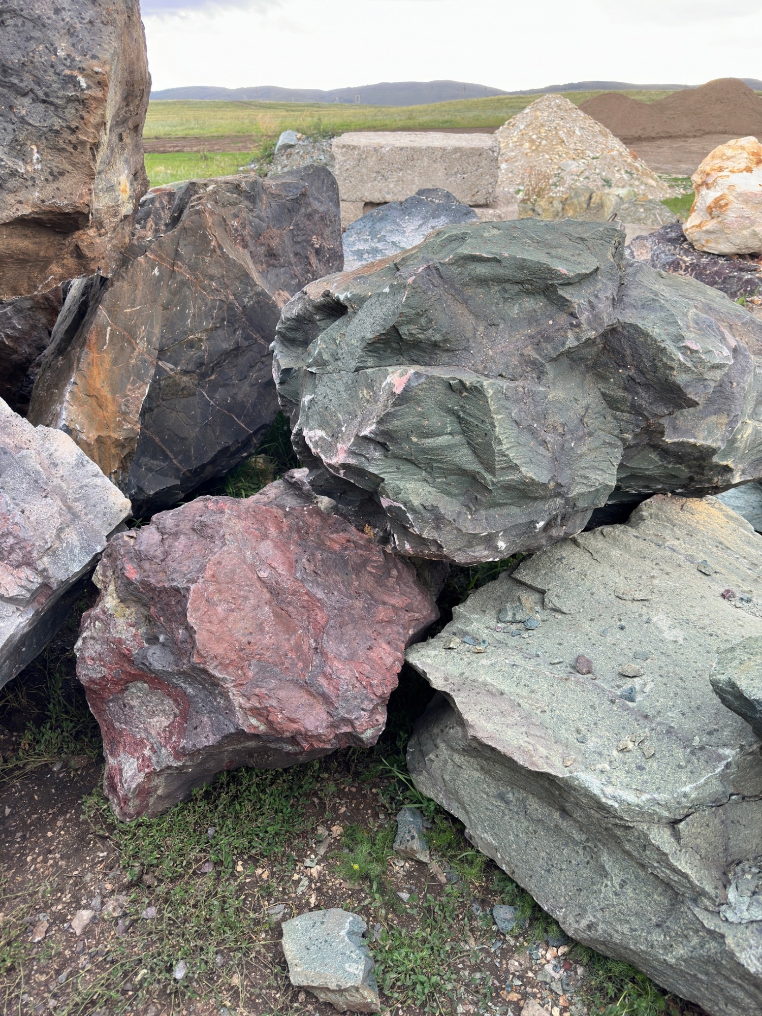 Камни для ландшафтного дизайна зелёные 10-60 килограмм купить в Советском