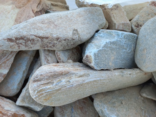 Златолит жёлтый, жёлто-зелёный глыбки и валуны для ланшафтного дизайна купить в Советском