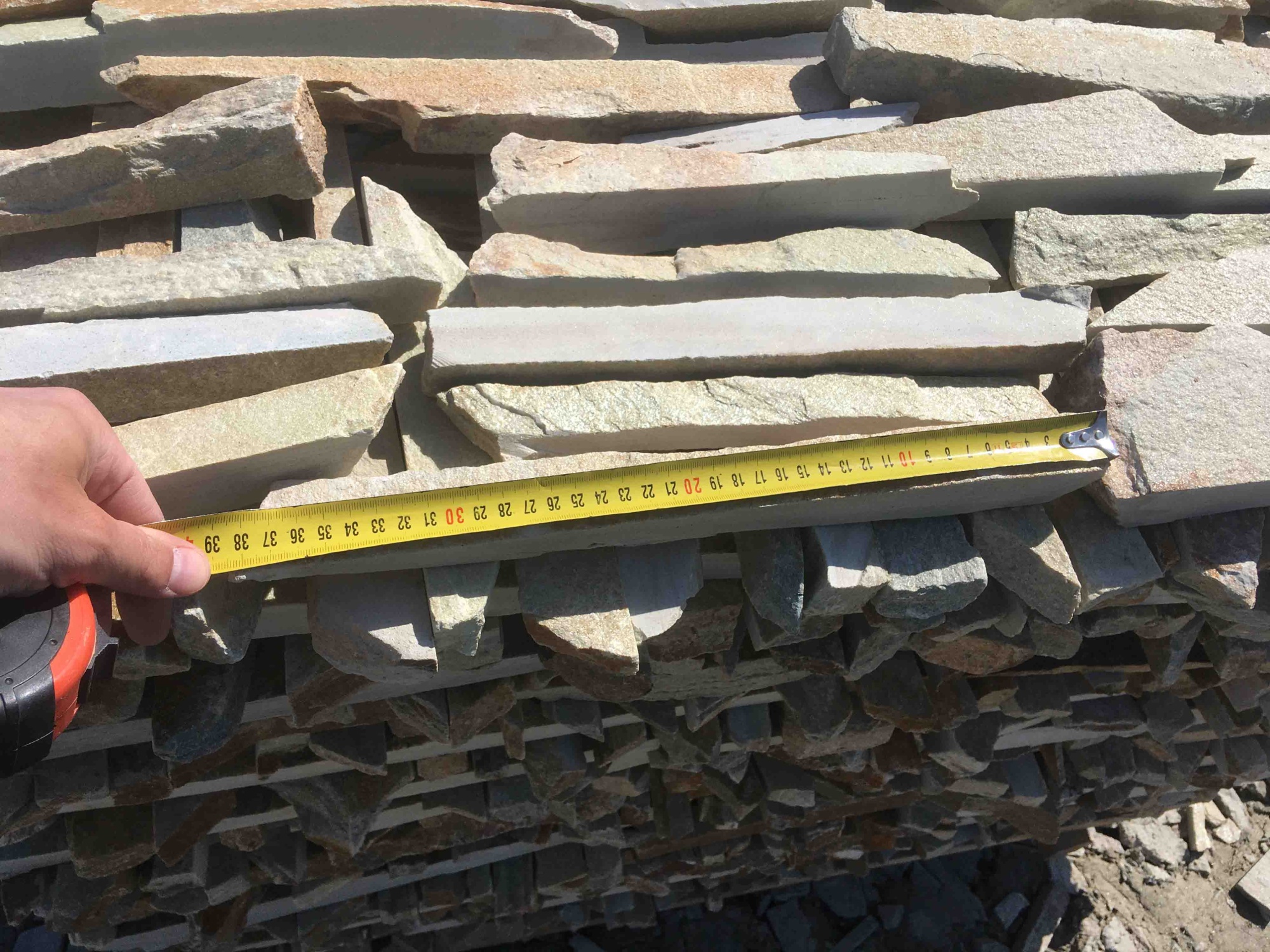 Горбушка златолит золотистый для облицовки купить в Советском