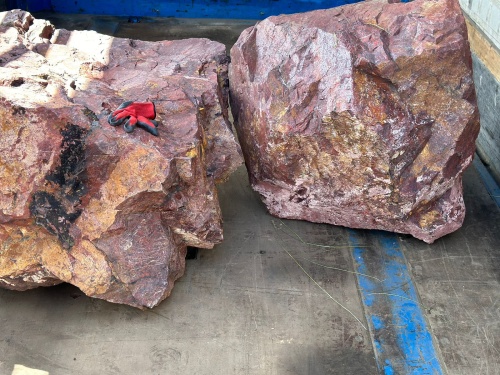 Ландшафтные глыбы красно-фиолетовые 200-1000 килограмм купить в Советском