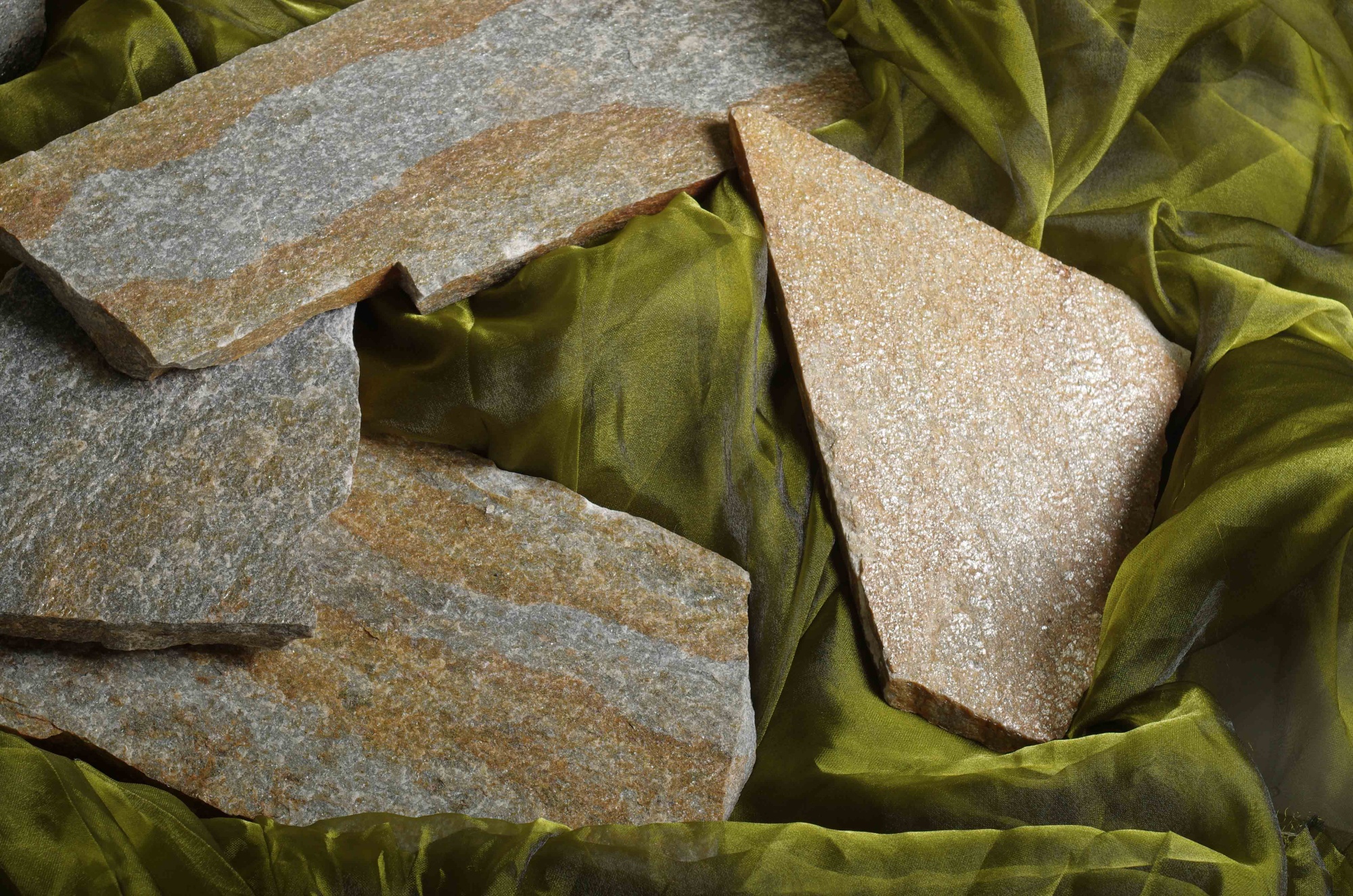 Плитняк златолит Уральский  для фасада купить в Советском