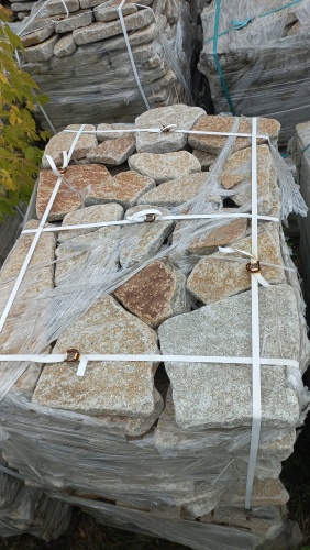 Плитняк галтованный гранитный для ландшафтного дизайна купить в Советском