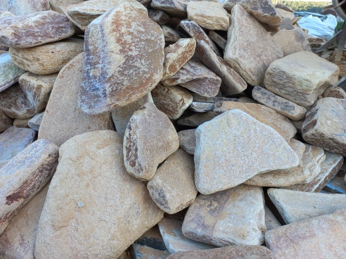 Златолит жёлтый, жёлто-зелёный глыбки и валуны для ланшафтного дизайна купить в Советском