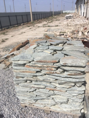 Златолит серебристый галтованный для лестниц купить в Советском