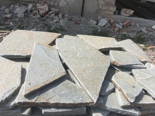 Златолит серебристый галтованный для лестниц купить в Советском